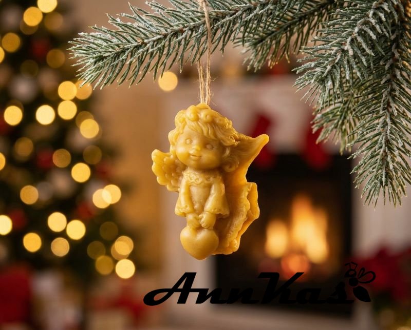 Ozdoba ze včelího vosku anděl s čelenkou srdce