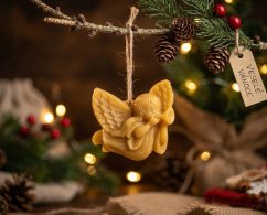 Ozdoba ze včelího vosku anděl s trumpetou