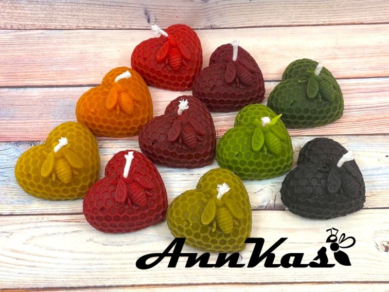 Svíčka ze včelího vosku srdce plástev