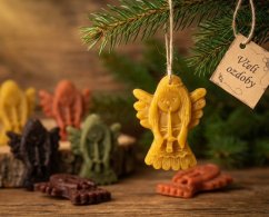 Ozdoba ze včelího vosku anděl staročeský s flétnou