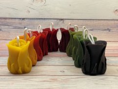 Svíčka ze včelího vosku růže 3