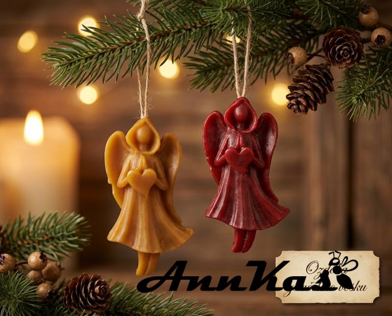 Ozdoba ze včelího vosku andělka srdce