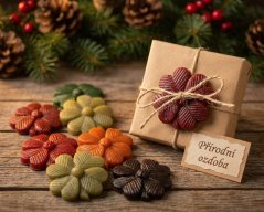 Ozdoba ze včelího vosku čtyřlístek