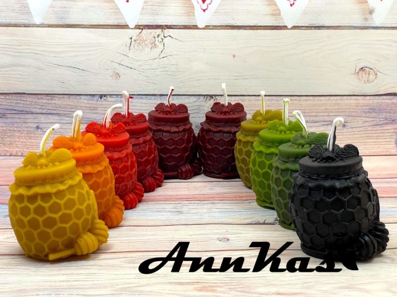 Svíčka ze včelího vosku soudek med