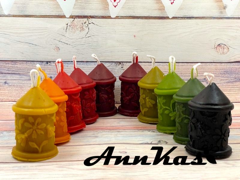 Svíčka ze včelího vosku úl kulatý se stříškou