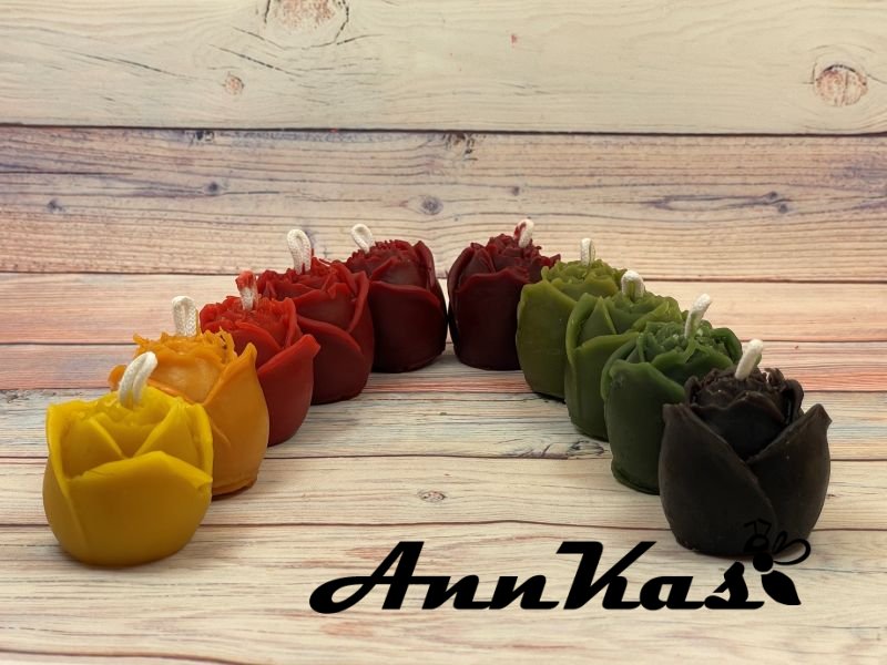 Svíčka ze včelího vosku růže 1