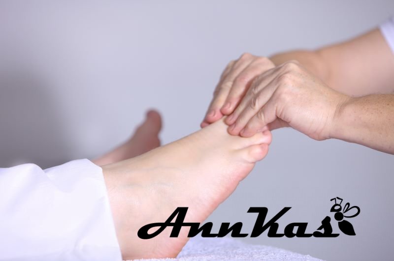 Apiterapeutická reflexní masáž nohou + terapie