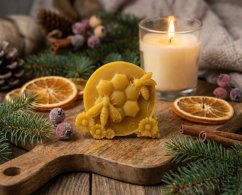 Ozdoba ze včelího vosku plást včely